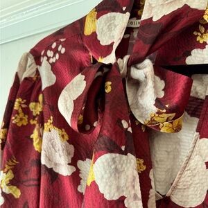 Bold floral Alice & Olivia blouse with bow 🎀